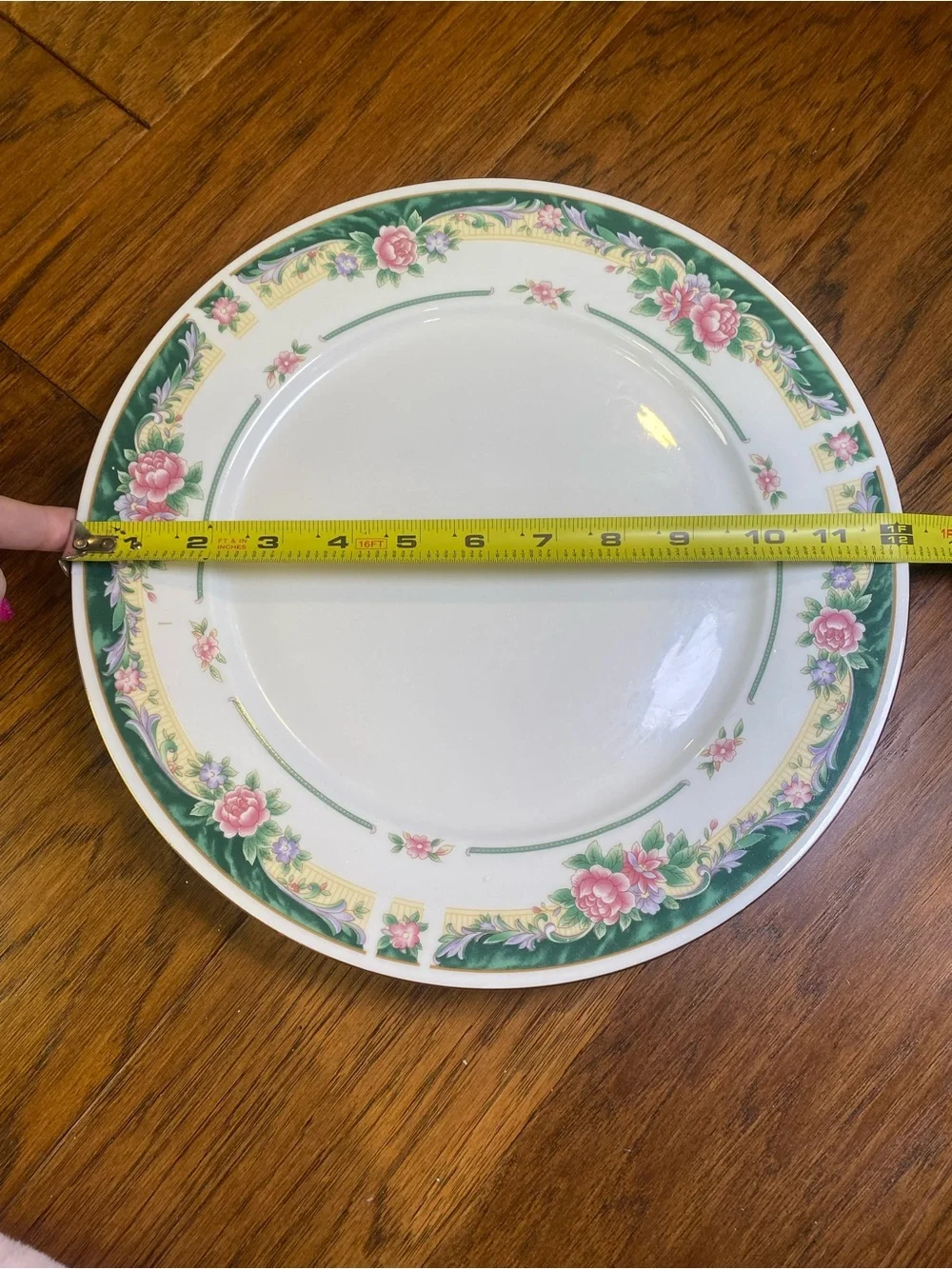 Floral Porcelain Dinner Plate in Green and‎ Pink